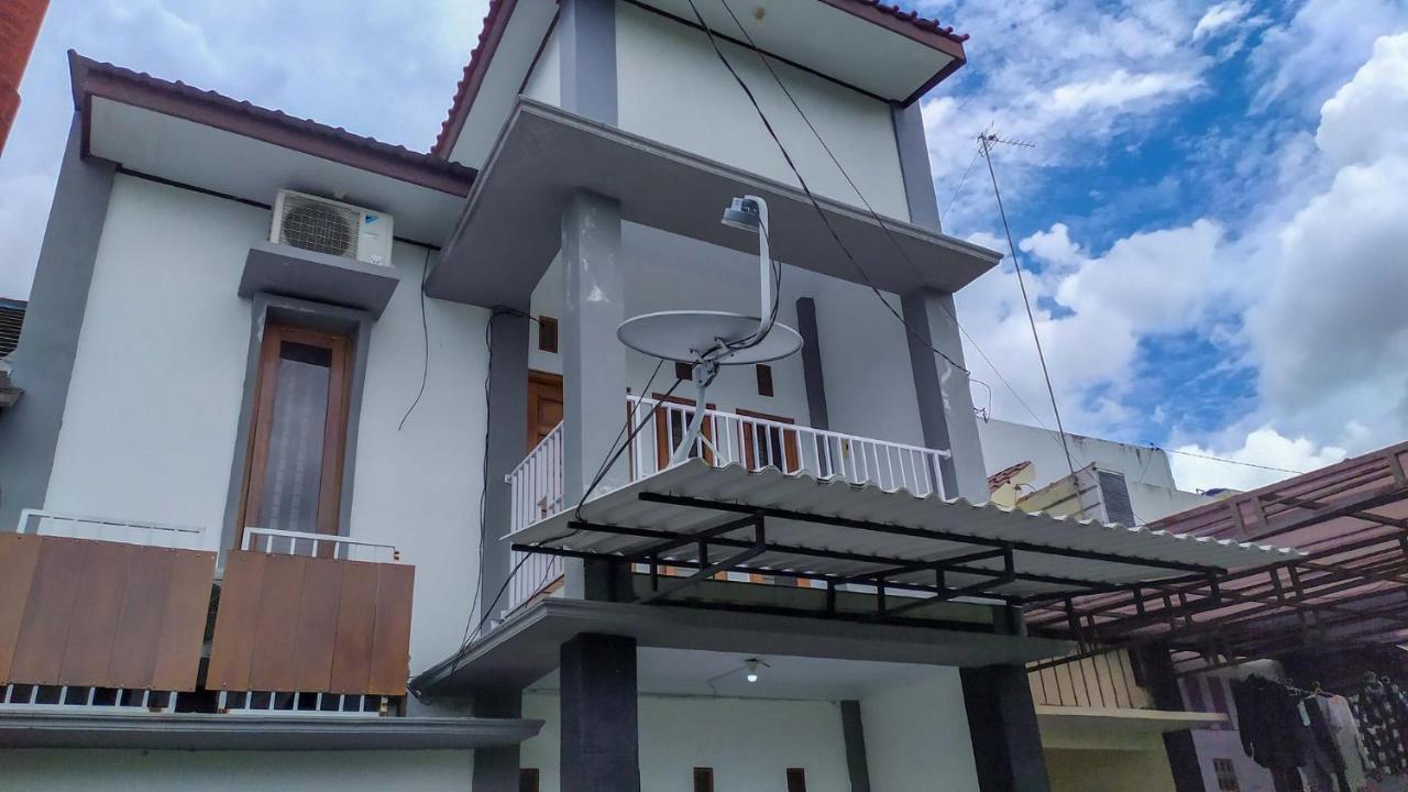 Omah Leren Mitra Reddoorz Near Gembiraloka Zoo Yogyakarta Hotel Buitenkant foto