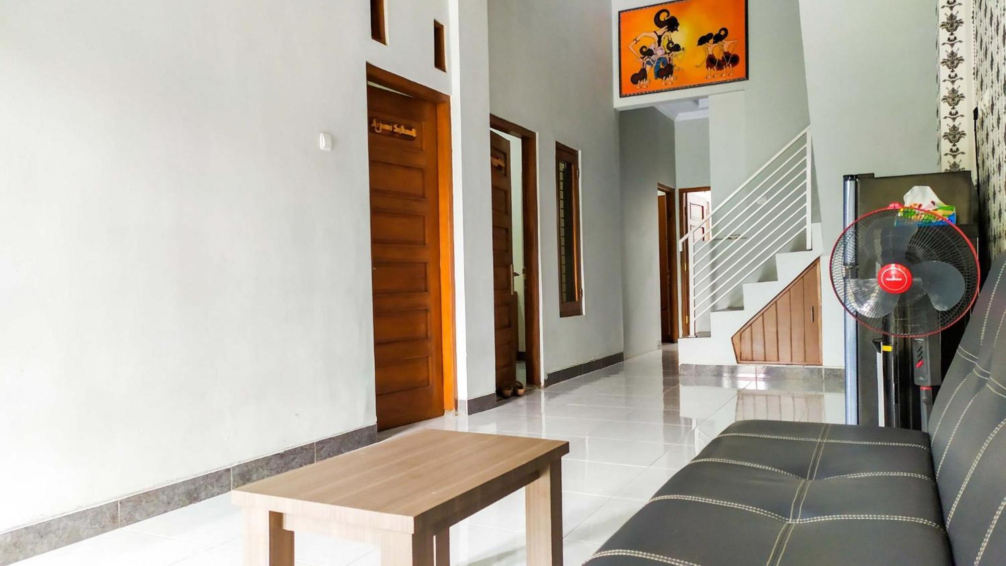Omah Leren Mitra Reddoorz Near Gembiraloka Zoo Yogyakarta Hotel Buitenkant foto