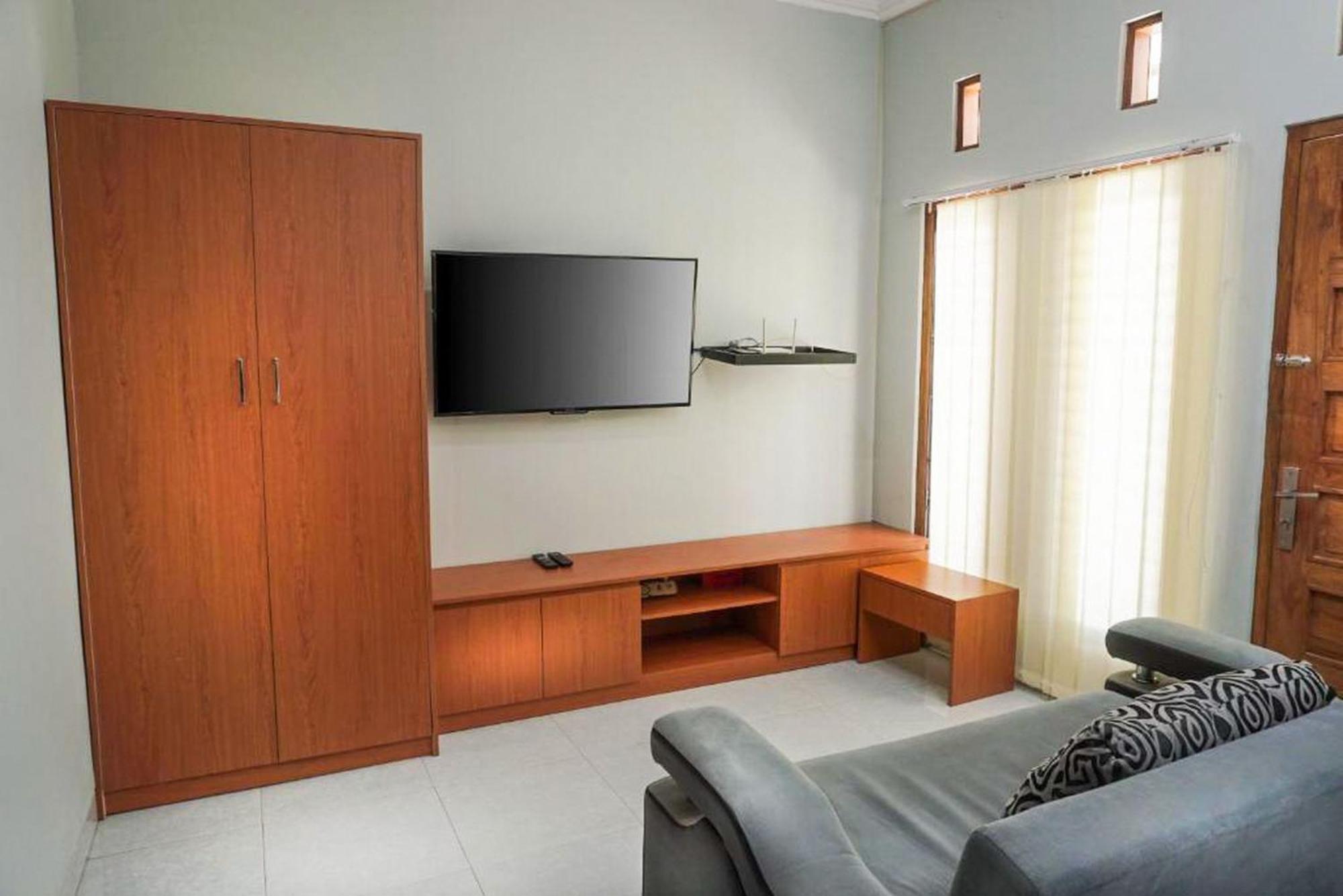 Omah Leren Mitra Reddoorz Near Gembiraloka Zoo Yogyakarta Hotel Buitenkant foto